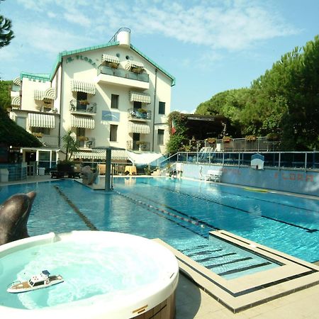 מילאנו מריטימה Hotel Flora מראה חיצוני תמונה