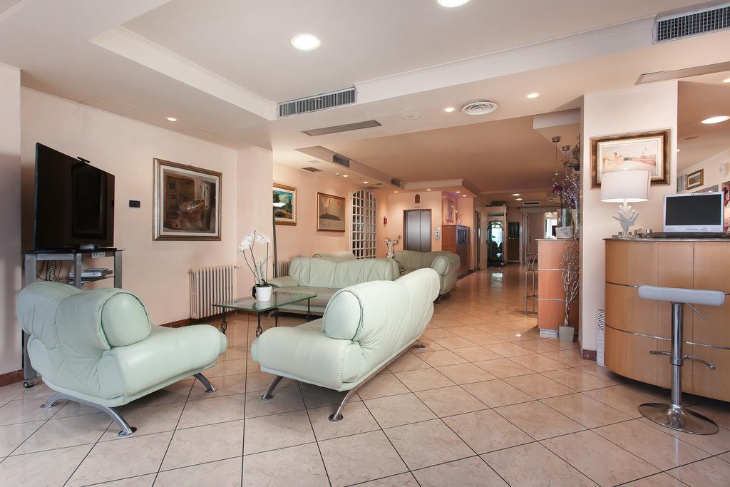 מילאנו מריטימה Hotel Flora מראה חיצוני תמונה