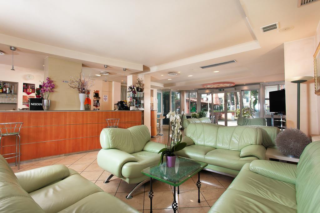 מילאנו מריטימה Hotel Flora מראה חיצוני תמונה