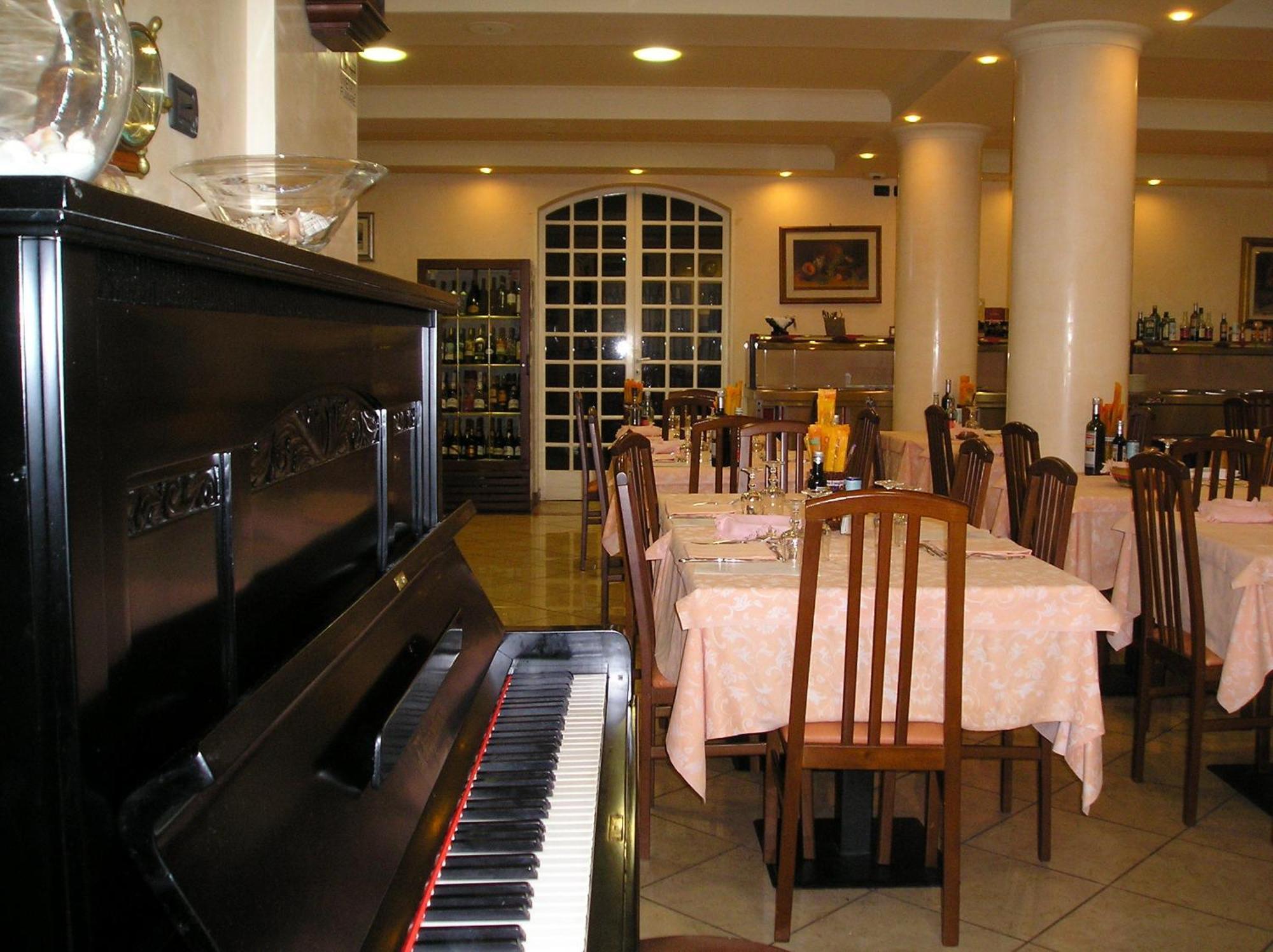 מילאנו מריטימה Hotel Flora מראה חיצוני תמונה