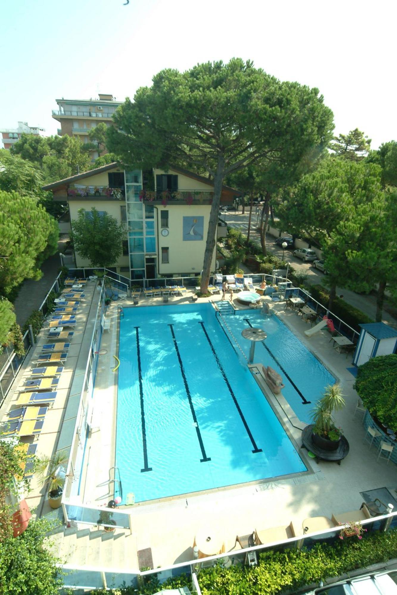 מילאנו מריטימה Hotel Flora מראה חיצוני תמונה